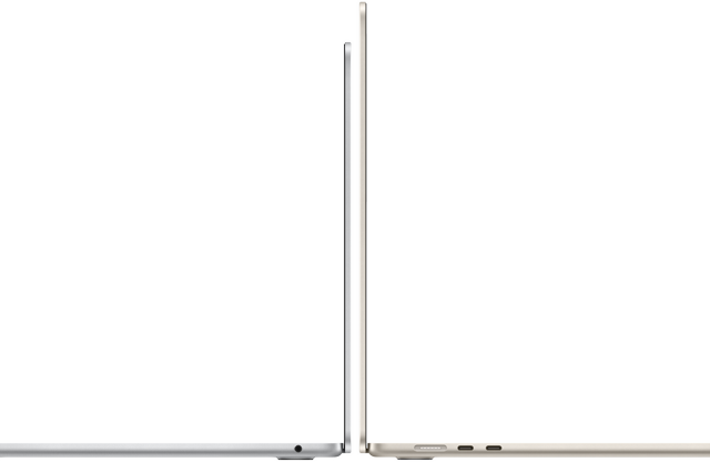 Modelos de MacBook Air de 13 pulgadas y 15 pulgadas  color plata y blanco estelar de lado y abiertos, con la parte trasera de la pantalla una contra otra.
