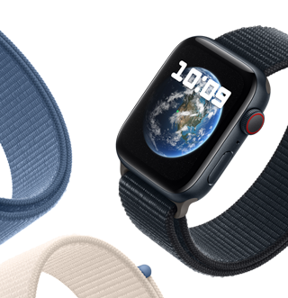 Imagen de un Apple Watch SE con correa loop deportiva que muestra el planeta Tierra en el fondo de pantalla Astronomía.