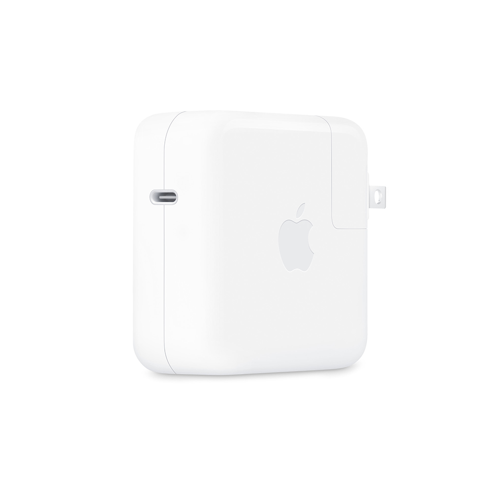 Adaptador De Corriente Apple MQLN3AM/A USB-C 70 W te permite cargar tu dispositivo de manera rápida y eficiente en cualquier lugar. Es compatible con muchos dispositivos y cables de carga con conector USB-C. Se recomienda usarlo con la MacBook Air de 13 o 15 pulgadas con el chip M2, la MacBook Pro de 13 pulgadas (2016 y posterior) o la MacBook Pro de 14 pulgadas. Úsalo con los modelos de MacBook Air con el chip M2 para aprovechar la carga rápida y pasar de 0% a 50% de carga en unos 30 minutos*.

El cable de carga se vende por separado.