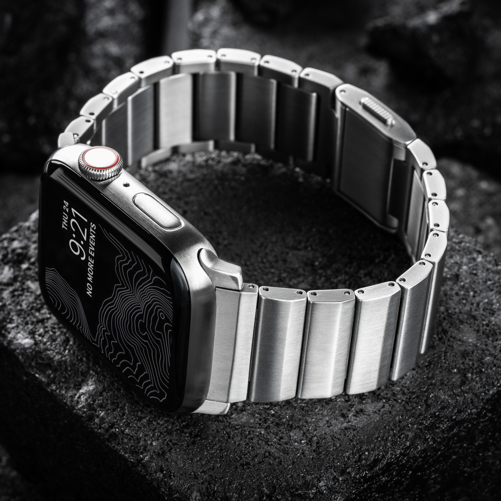 NOMAD Titanium Band 44/45/49mm Nomad Apple Watch 49&frasl;45&frasl;44&frasl;42mm (Series SE&frasl;Ultra&frasl;9&frasl;8&frasl;7&frasl;6&frasl;5&frasl;4&frasl;