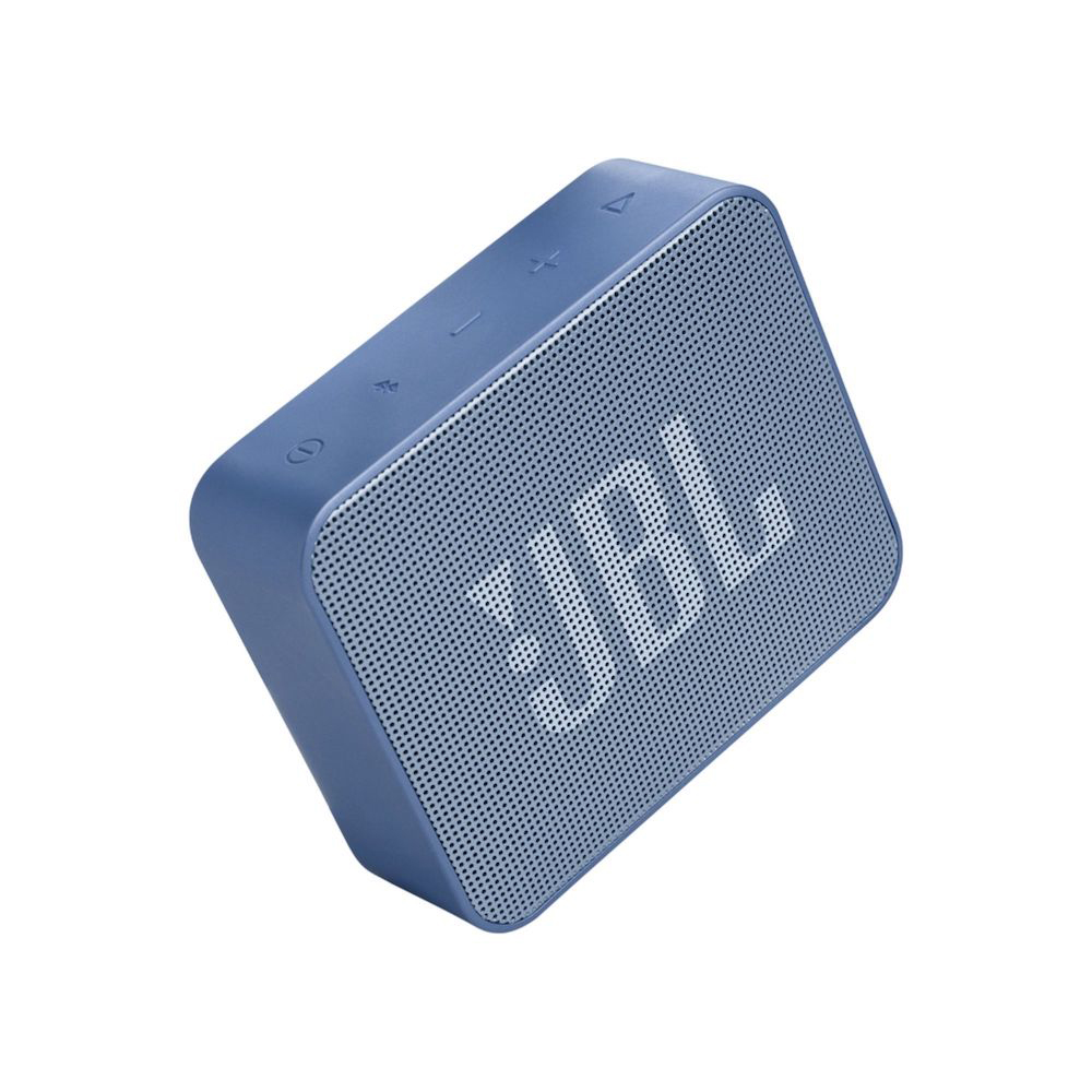 Su diseño compacto te permitirá llevar el sonido original de JBL a cualquier reunión con sus 3.1W de potencia, Hasta 5 horas de reproducción. Carga total en 2.5 horas con el cable Micro USB, Conexión Bluetooth 4.1 para reproducir tu música desde cualquier dispositivo, Resistente al agua con certificación IPX7, para que la lleves a cualquier parte.