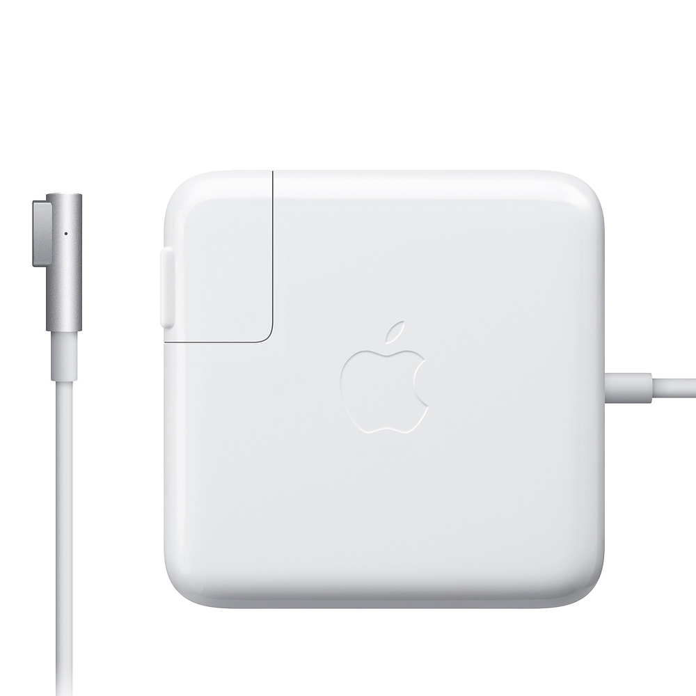 Utiliza un adaptador adicional para casa o para el trabajo. El novedoso adaptador de CA de Apple está diseñado específicamente para tu MacBook y para el MacBook Pro de 13 pulgadas.